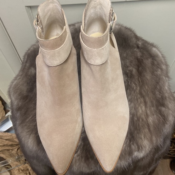 Sole Society Tan Suede Booties sz 9 - Picture 2 of 7